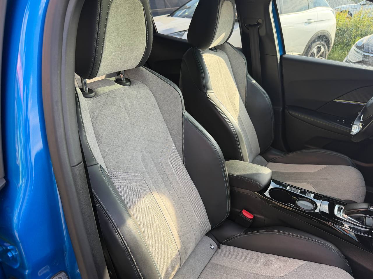 Peugeot E-2008 GT