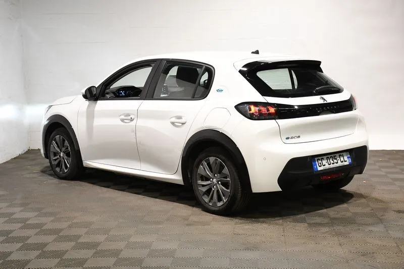 Peugeot E-208