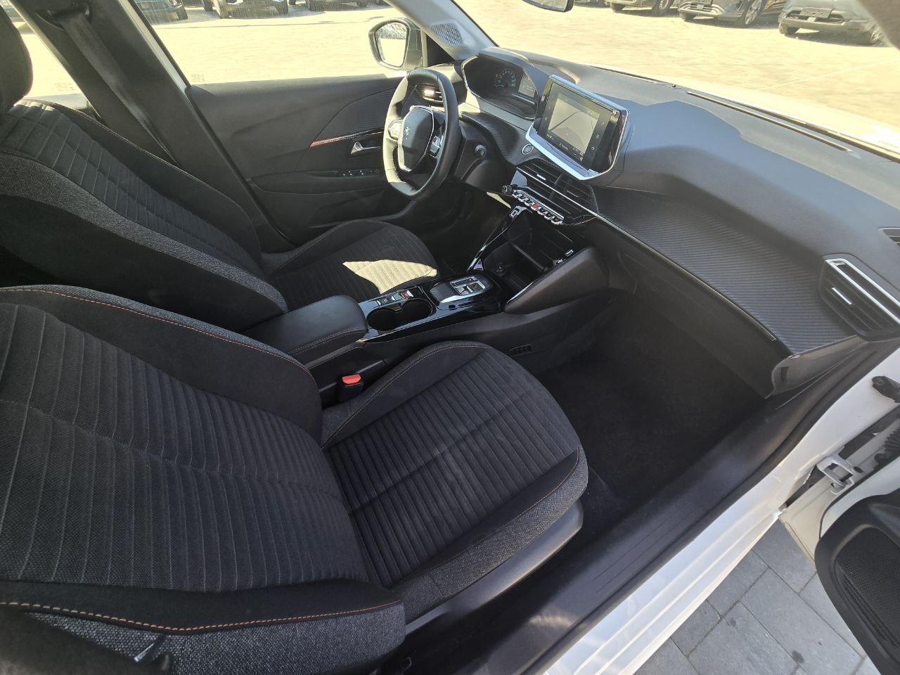 Peugeot E-208 Business