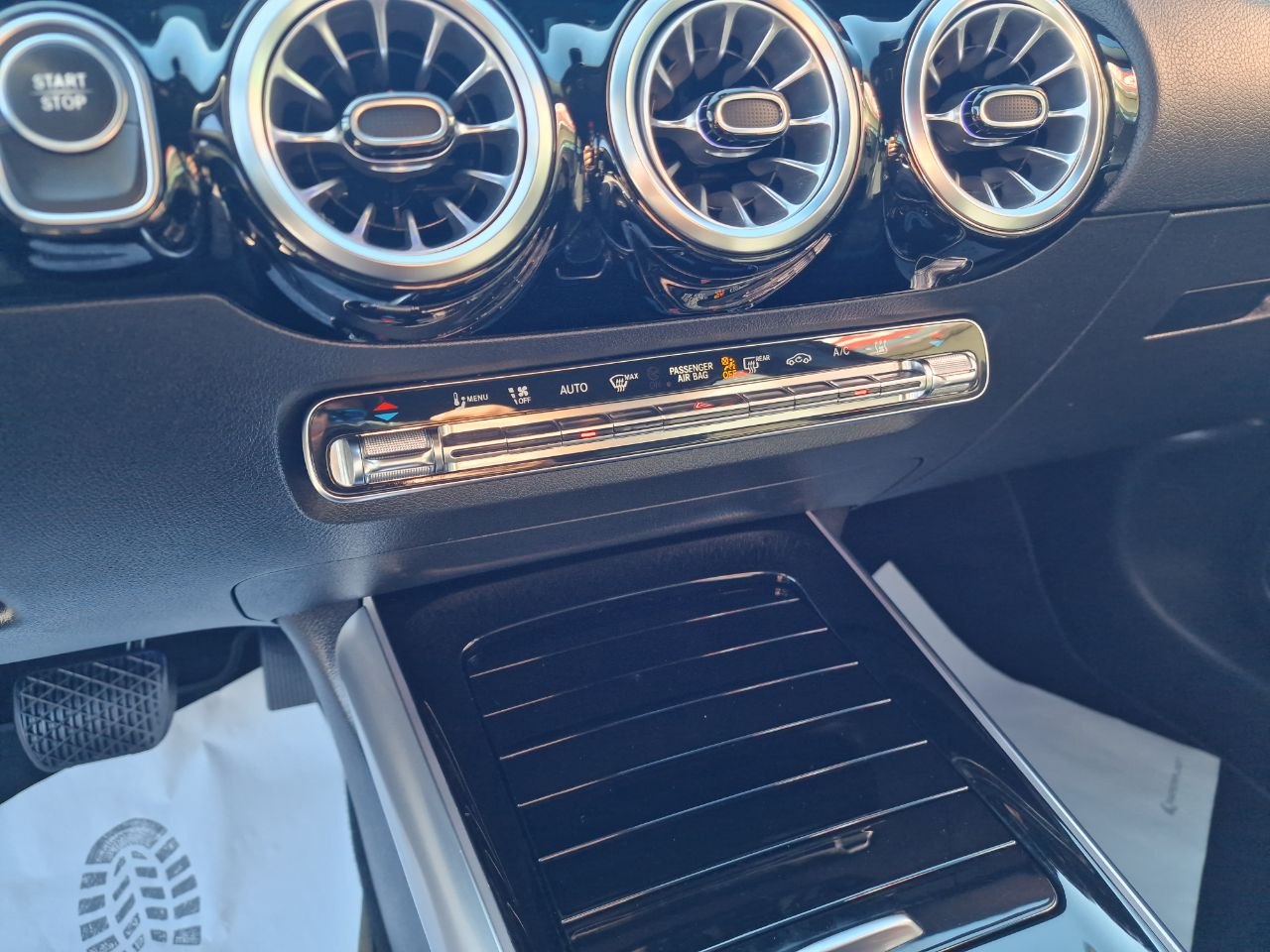 MERCEDES BENZ EQA