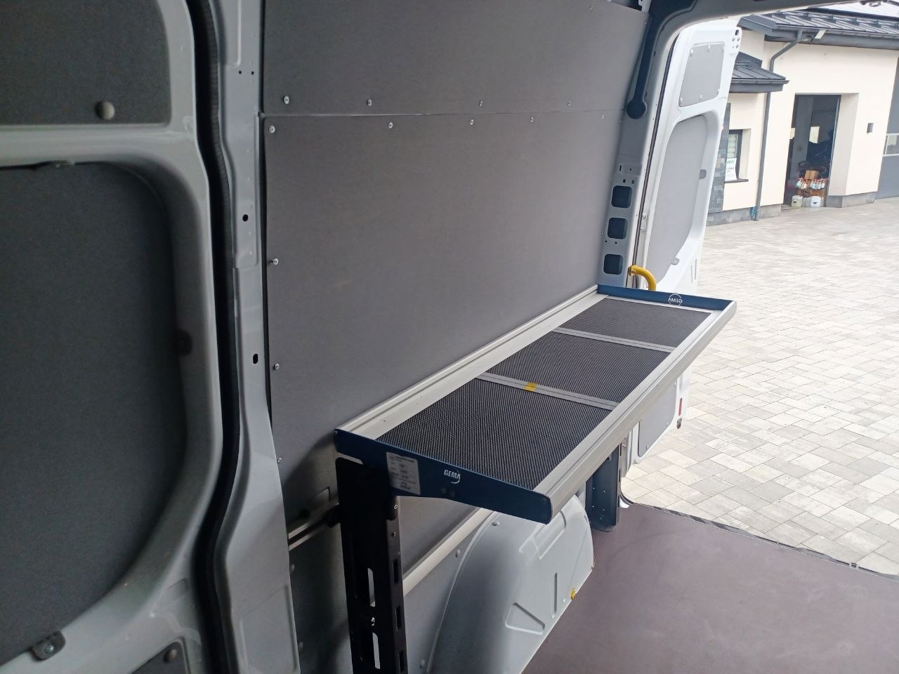 Mercedes-Benz E-Sprinter FWD