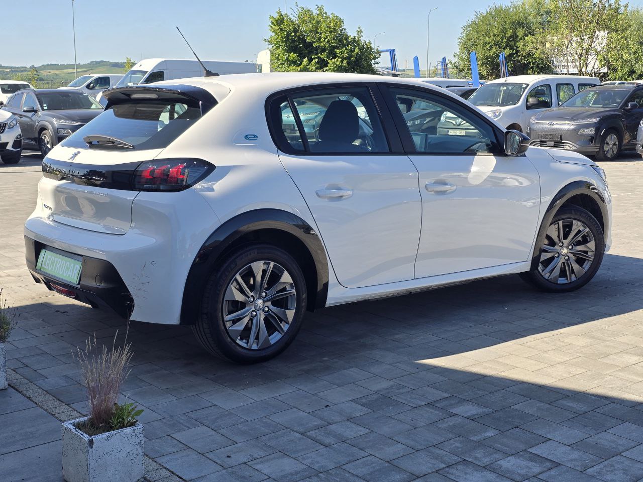 Peugeot E-208 Business
