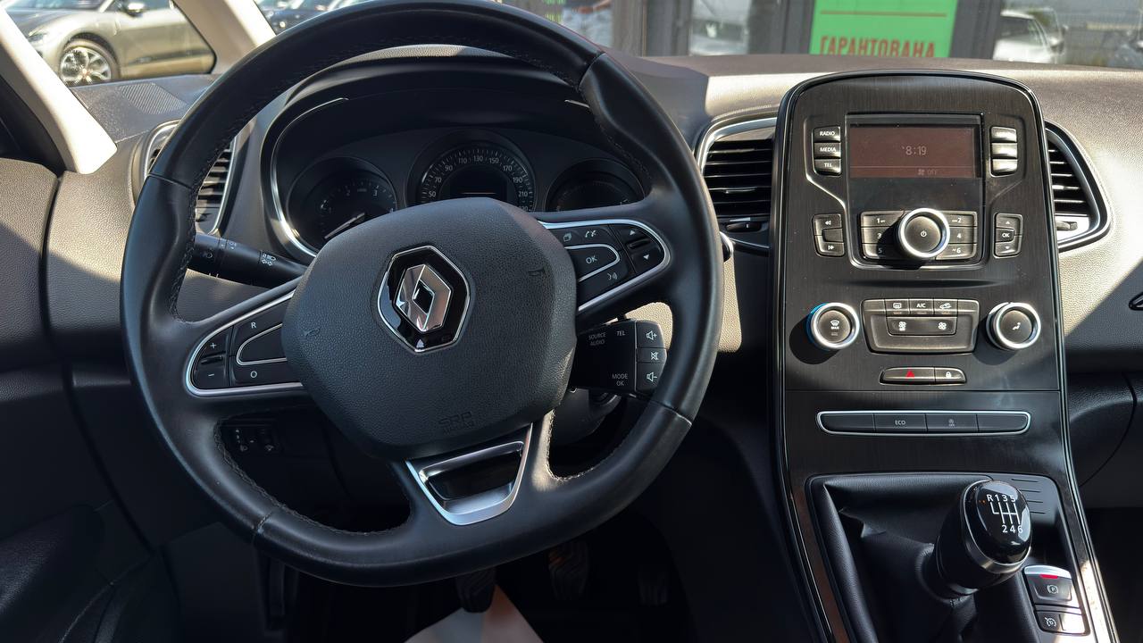 Renault GRAND Scenic Life