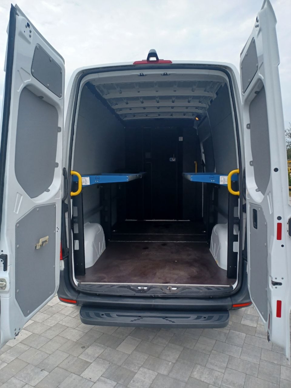 Mercedes-Benz E-Sprinter FWD