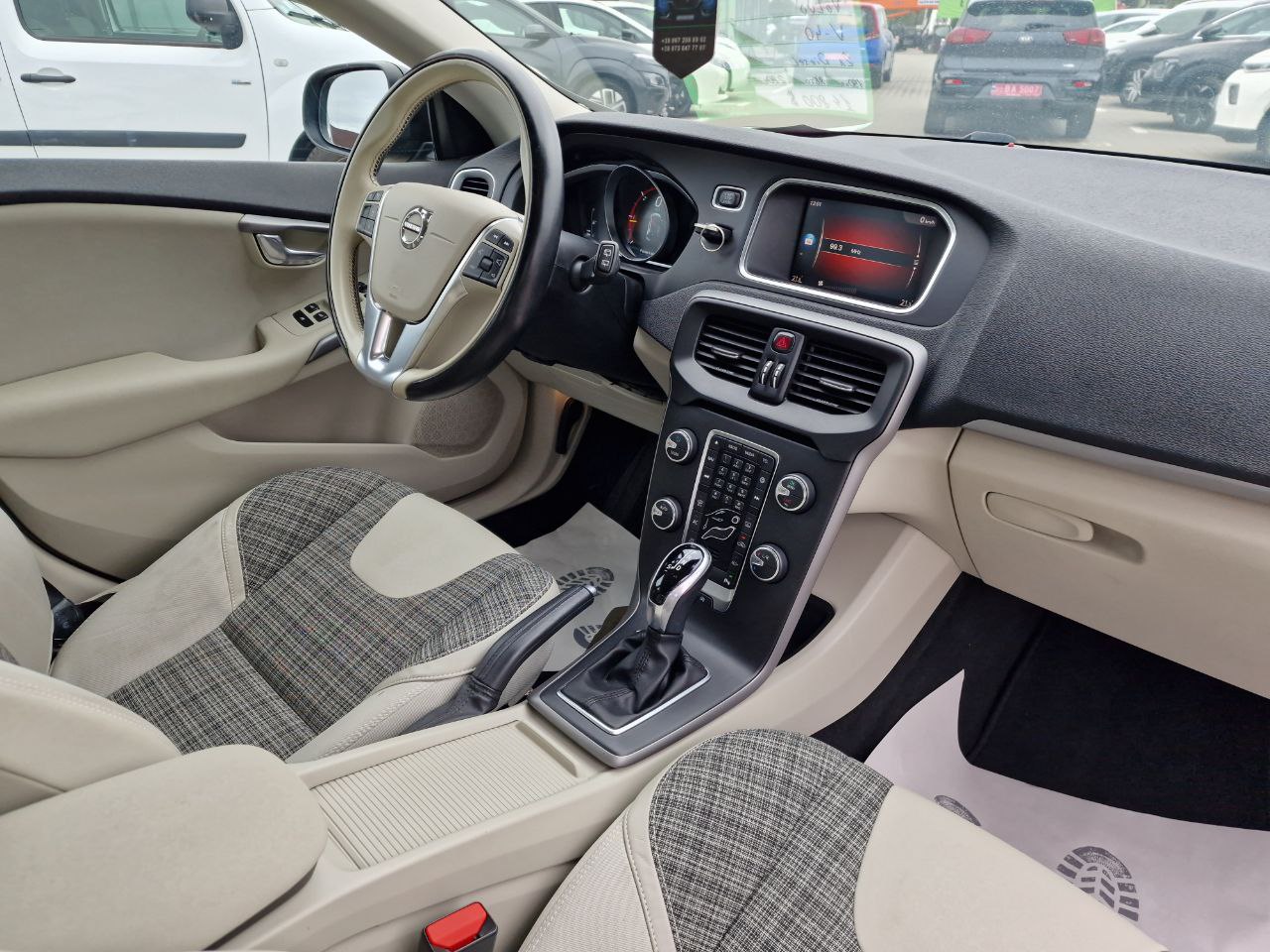 VOLVO V40