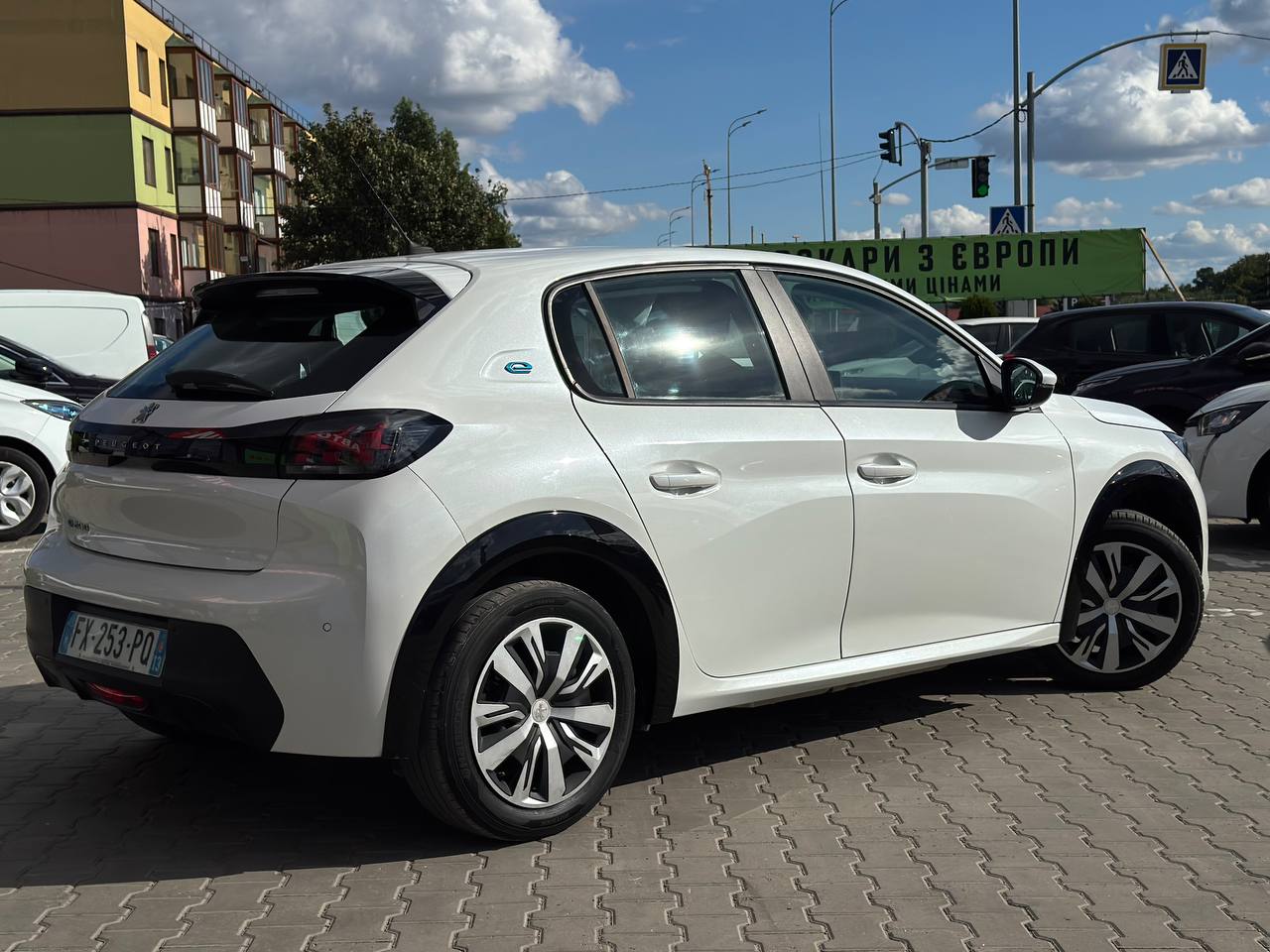 Peugeot E-208 Business