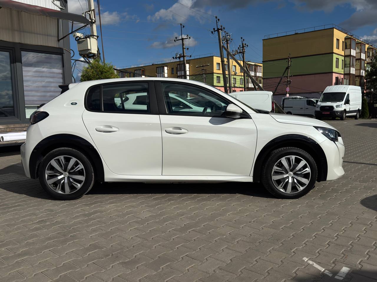 Peugeot E-208 Business