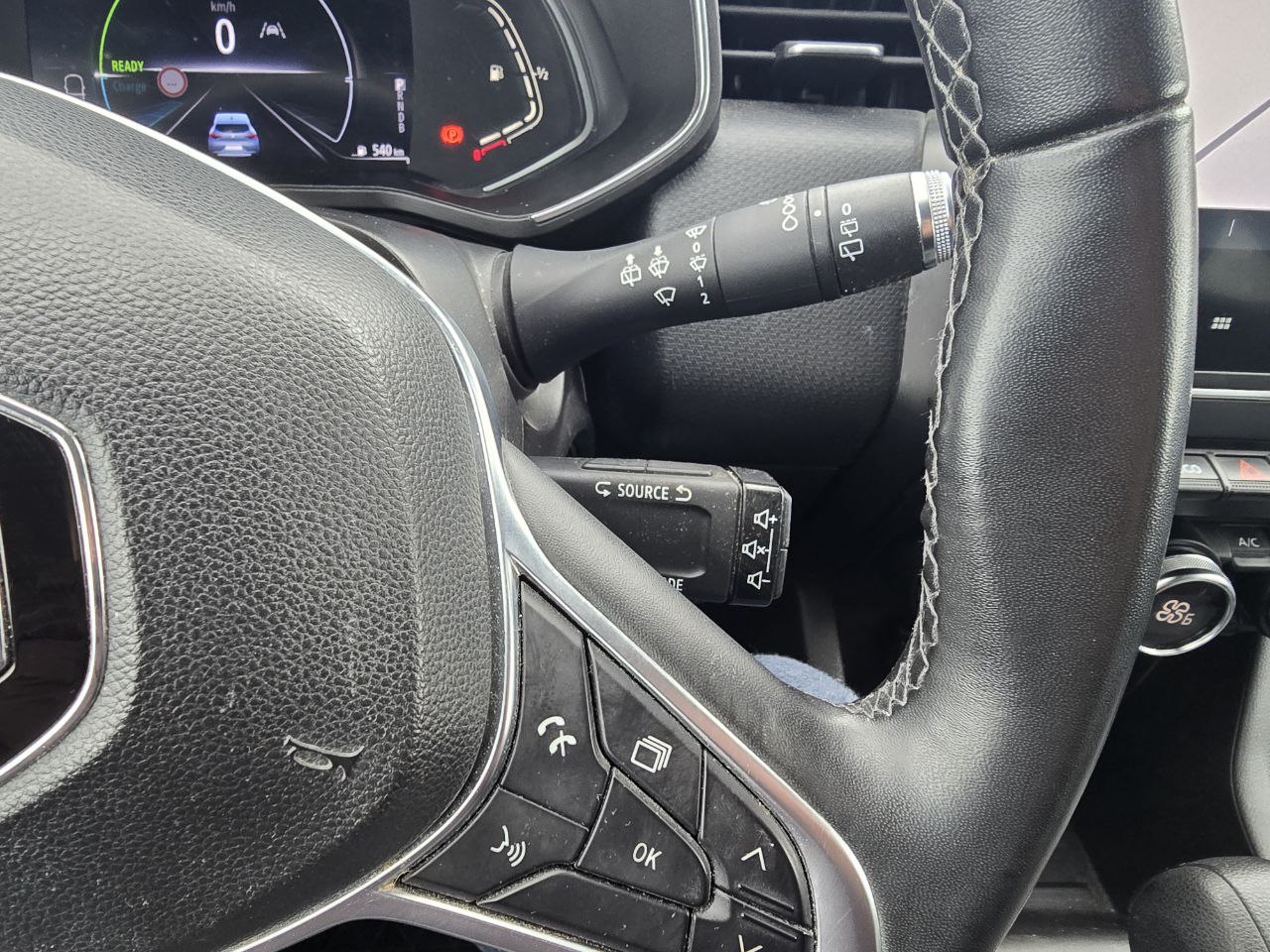 Renault Clio HYBRID Business