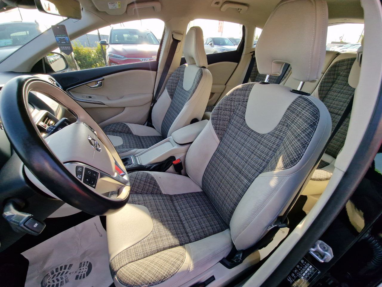 VOLVO V40