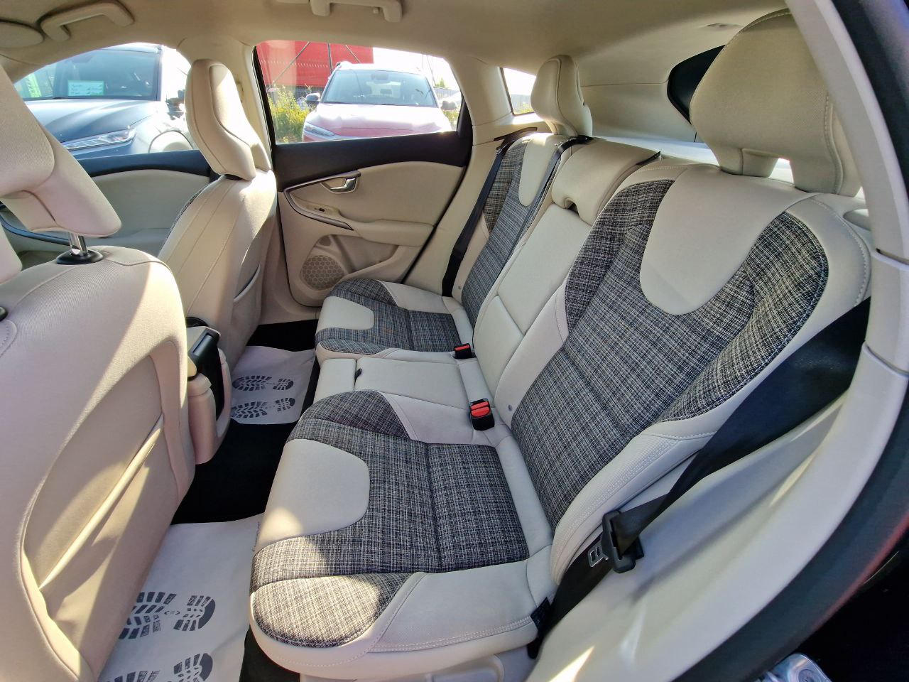 VOLVO V40