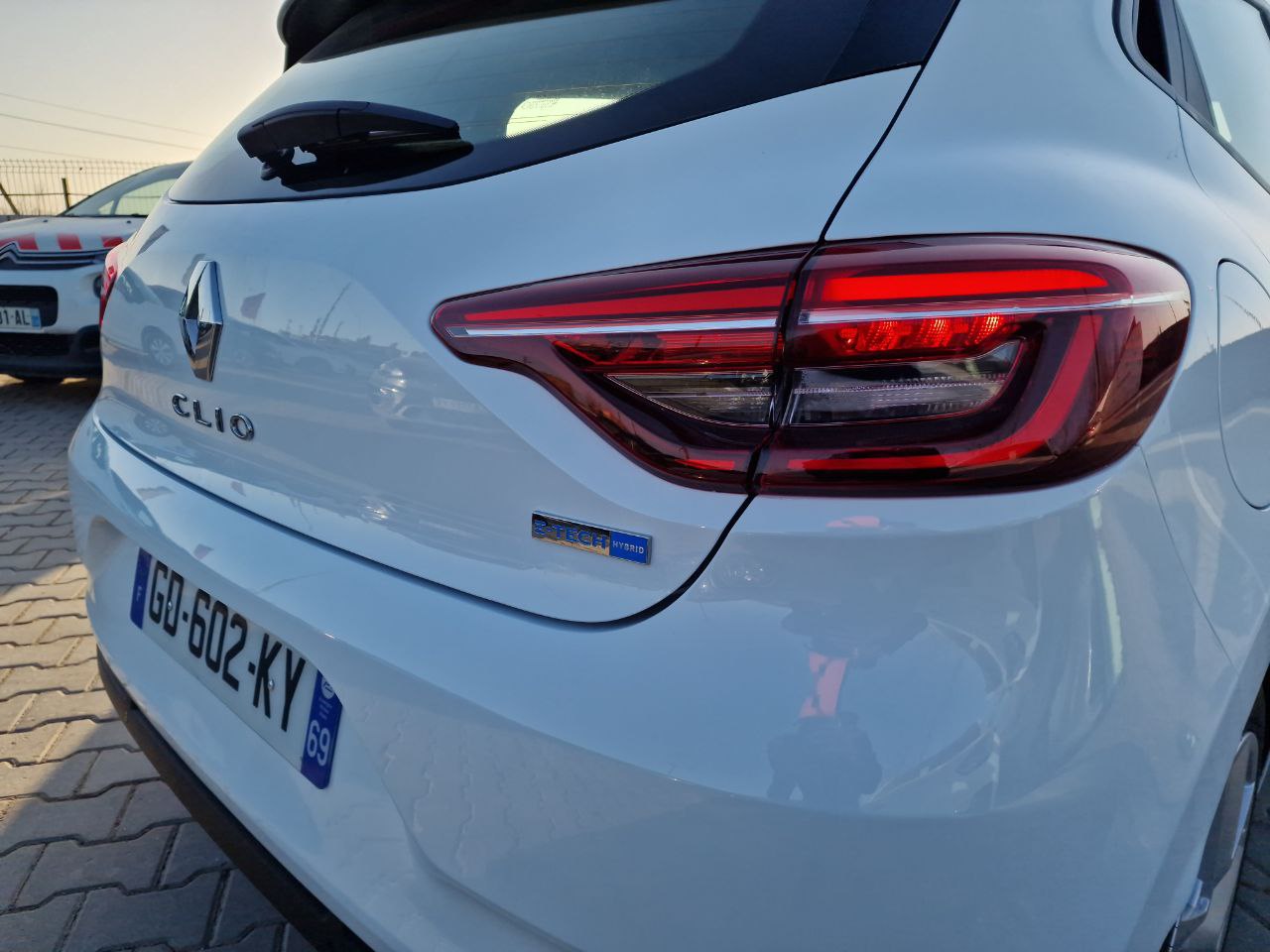 Renault Clio HYBRID Business