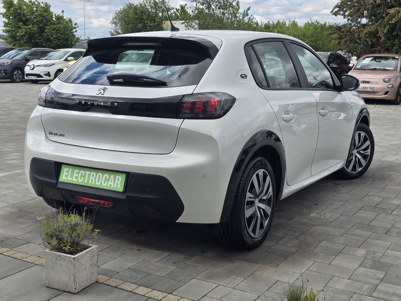 Peugeot E-208 Business
