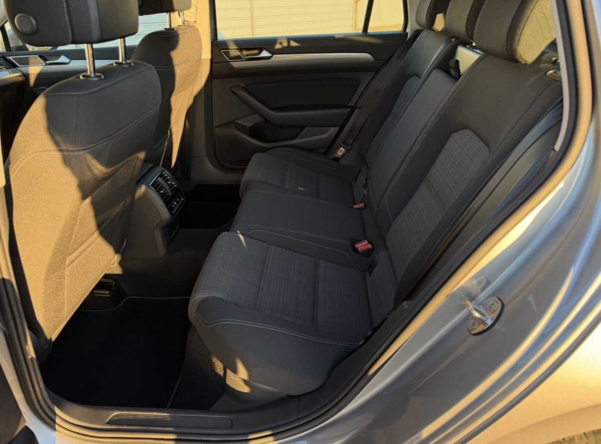 Volkswagen Passat Business+