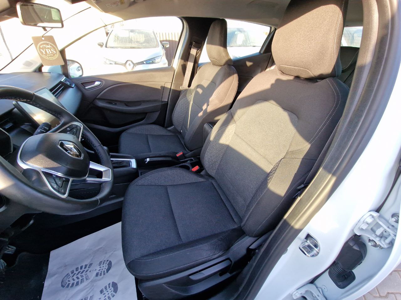 Renault Clio HYBRID Business