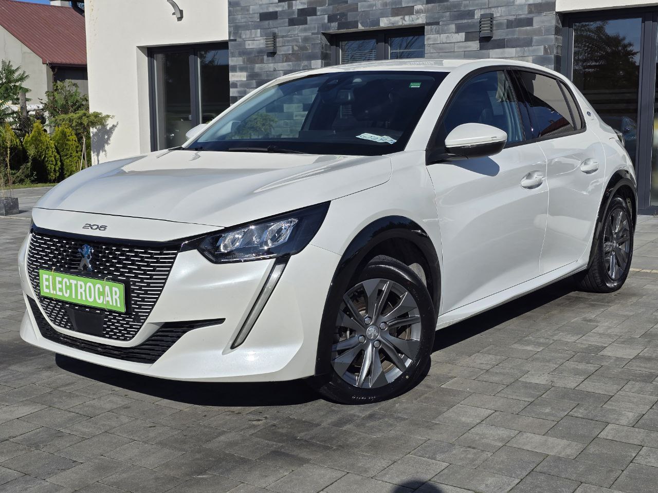 Peugeot E-208