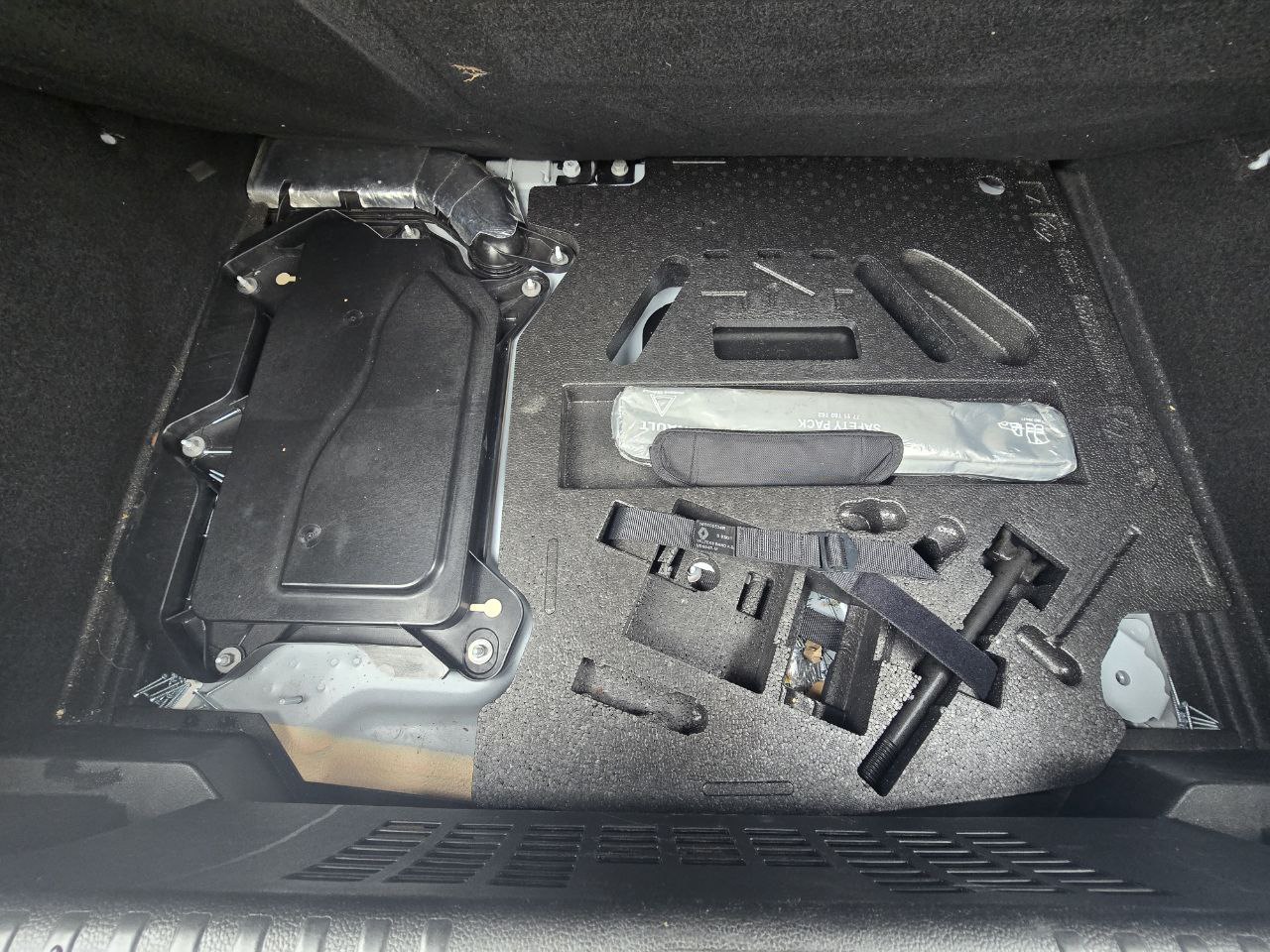 Renault Clio HYBRID Business