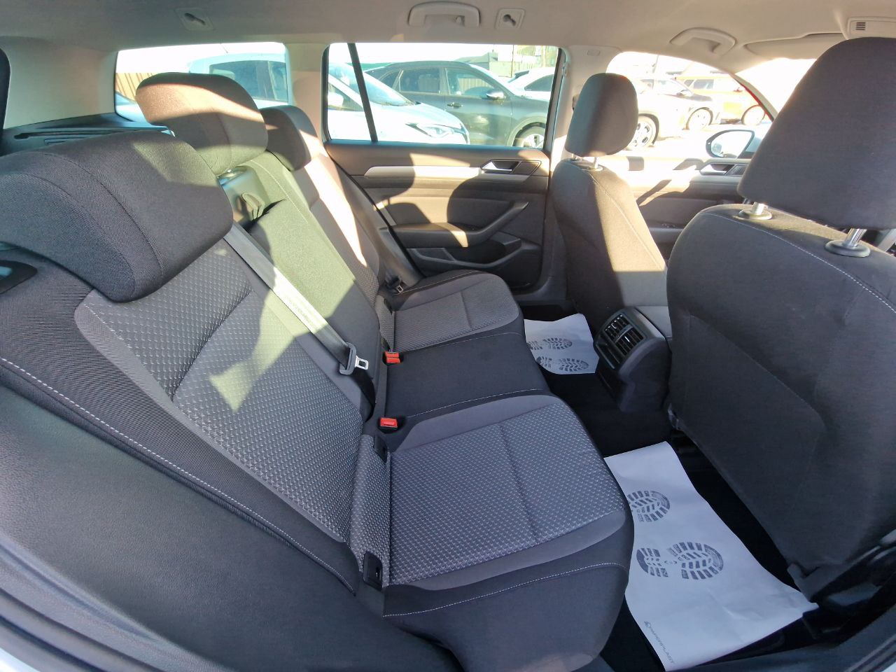 Volkswagen Passat Business+