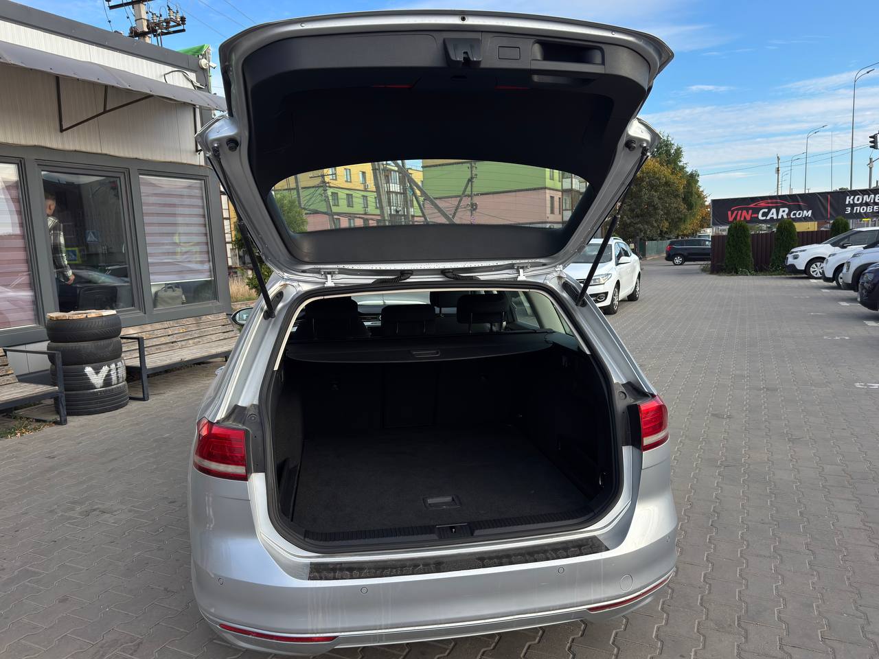 Volkswagen Passat Business+