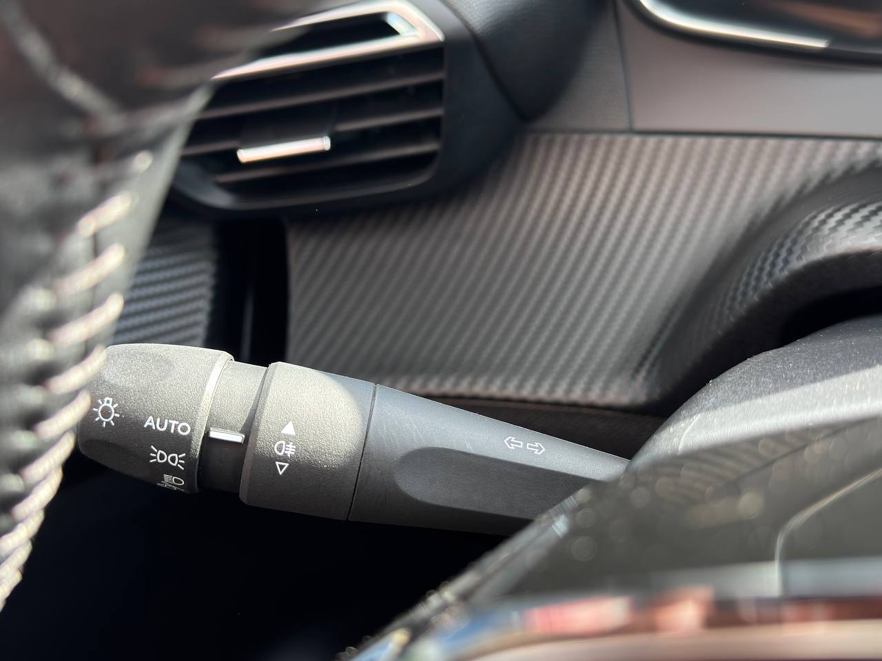 Peugeot E-208 Business