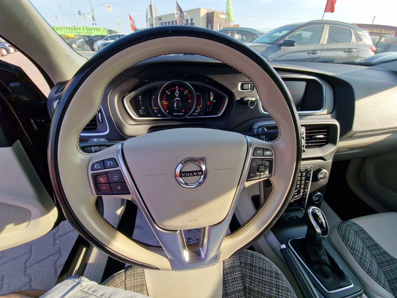 VOLVO V40