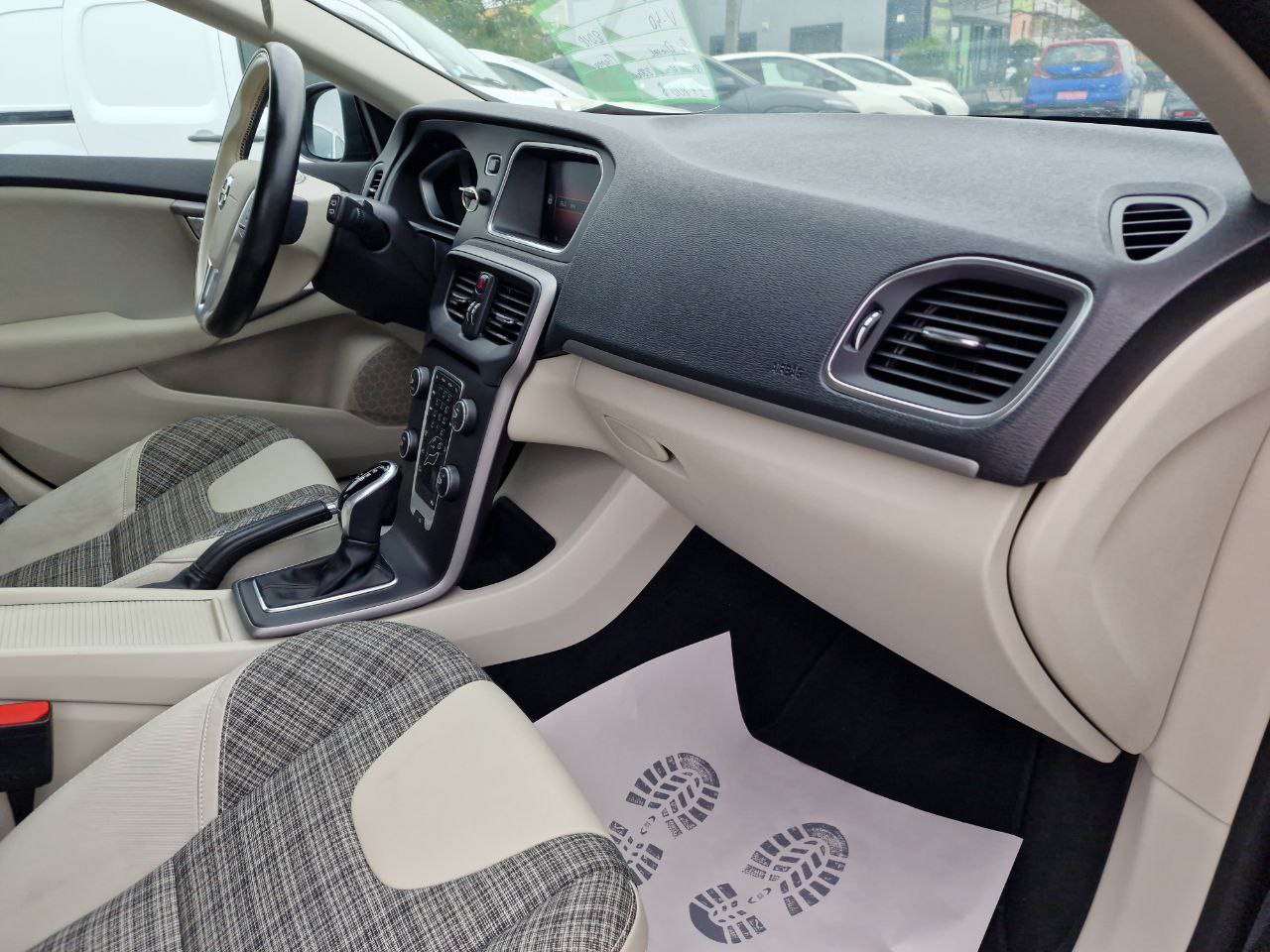 VOLVO V40