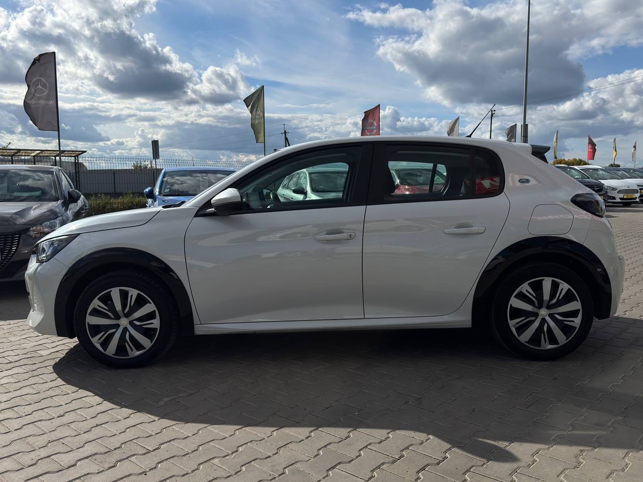 Peugeot E-208 Business