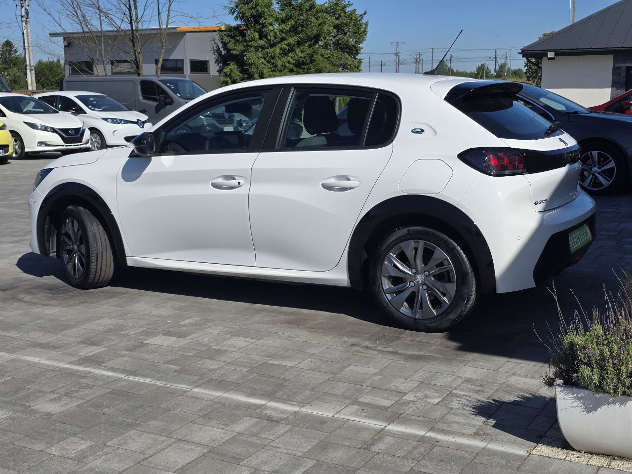 Peugeot E-208 Business