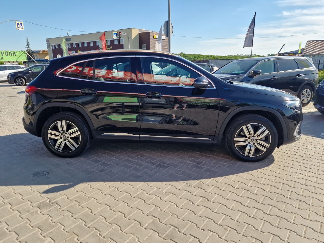 MERCEDES BENZ EQA