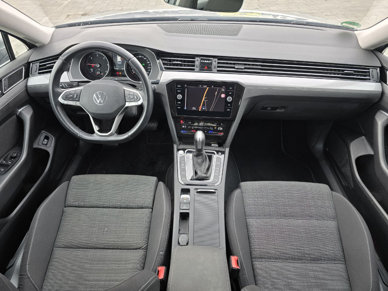 Volkswagen Passat Business+