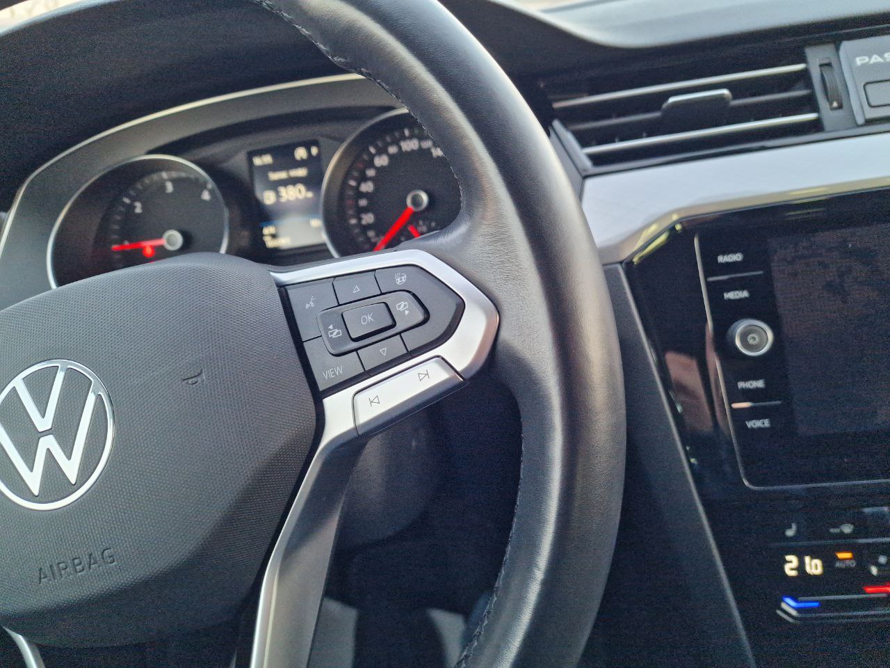 Volkswagen Passat Business+