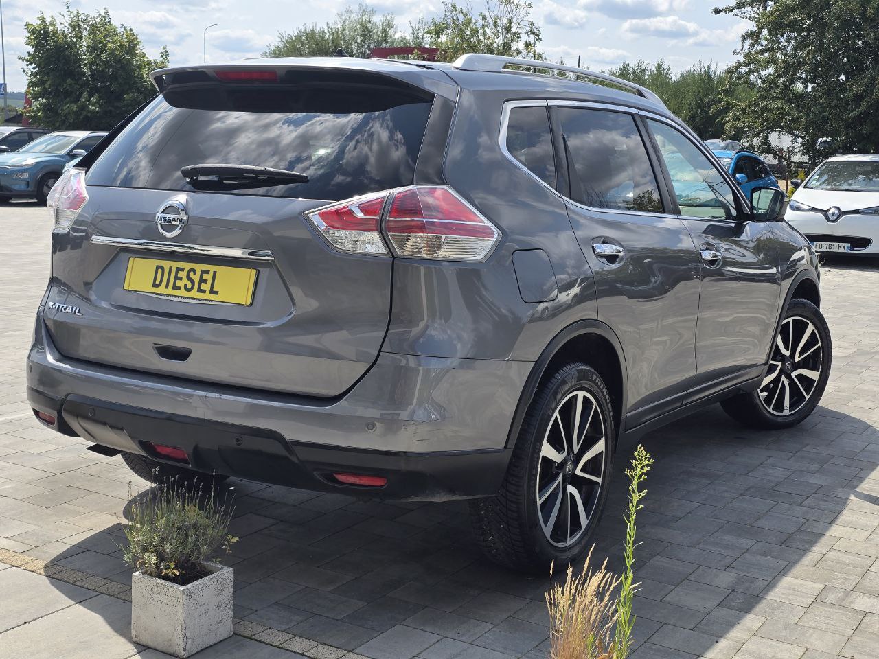 Nissan X-TRAIL