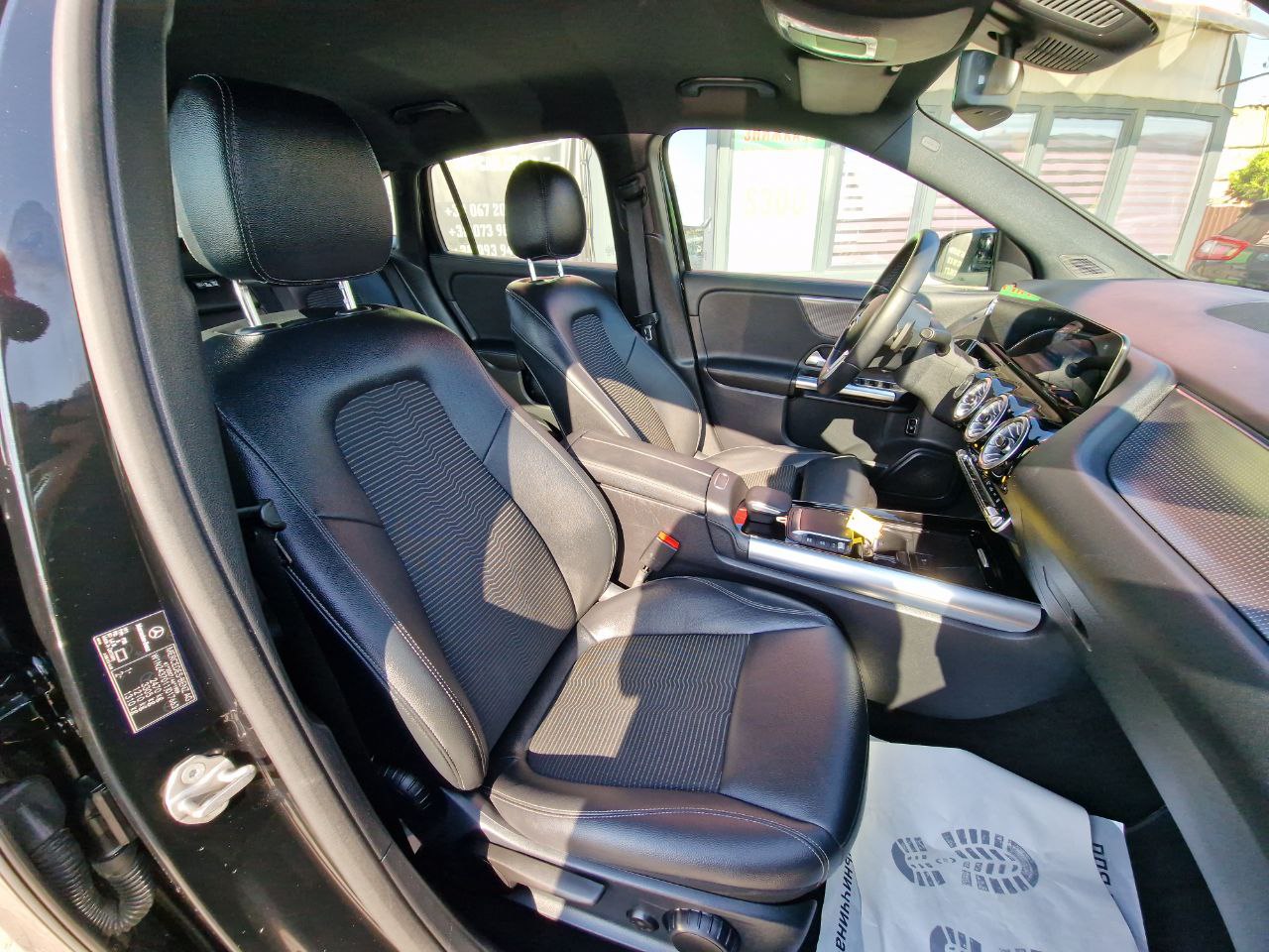 MERCEDES BENZ EQA