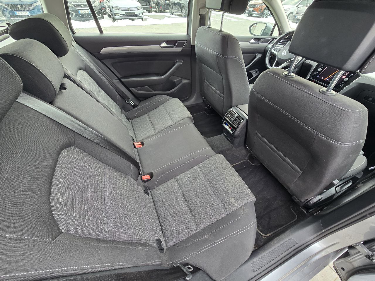 Volkswagen Passat Business+