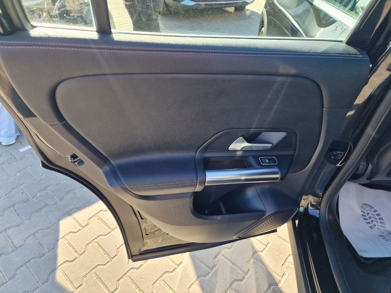MERCEDES BENZ EQA