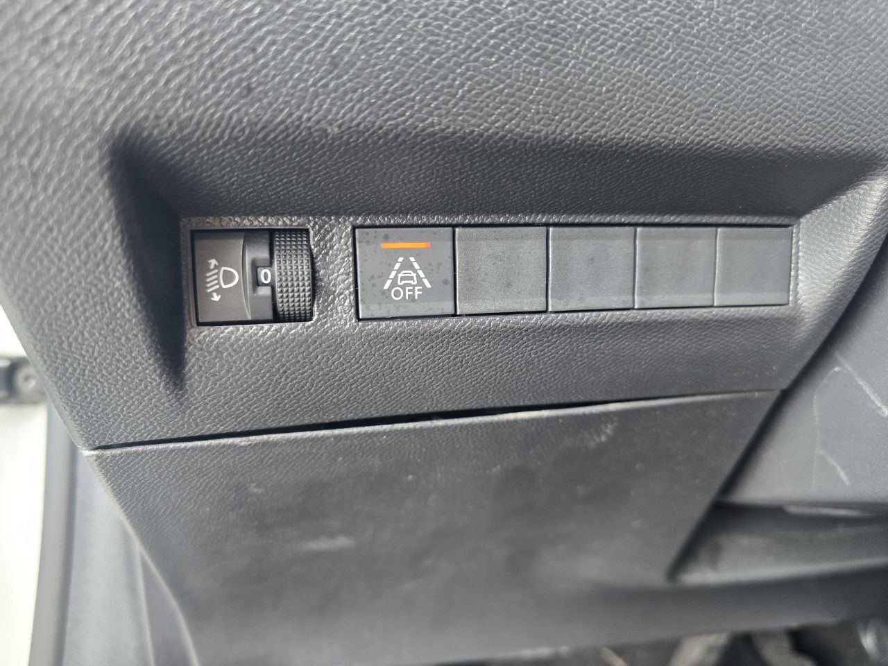 Peugeot E-208 Business