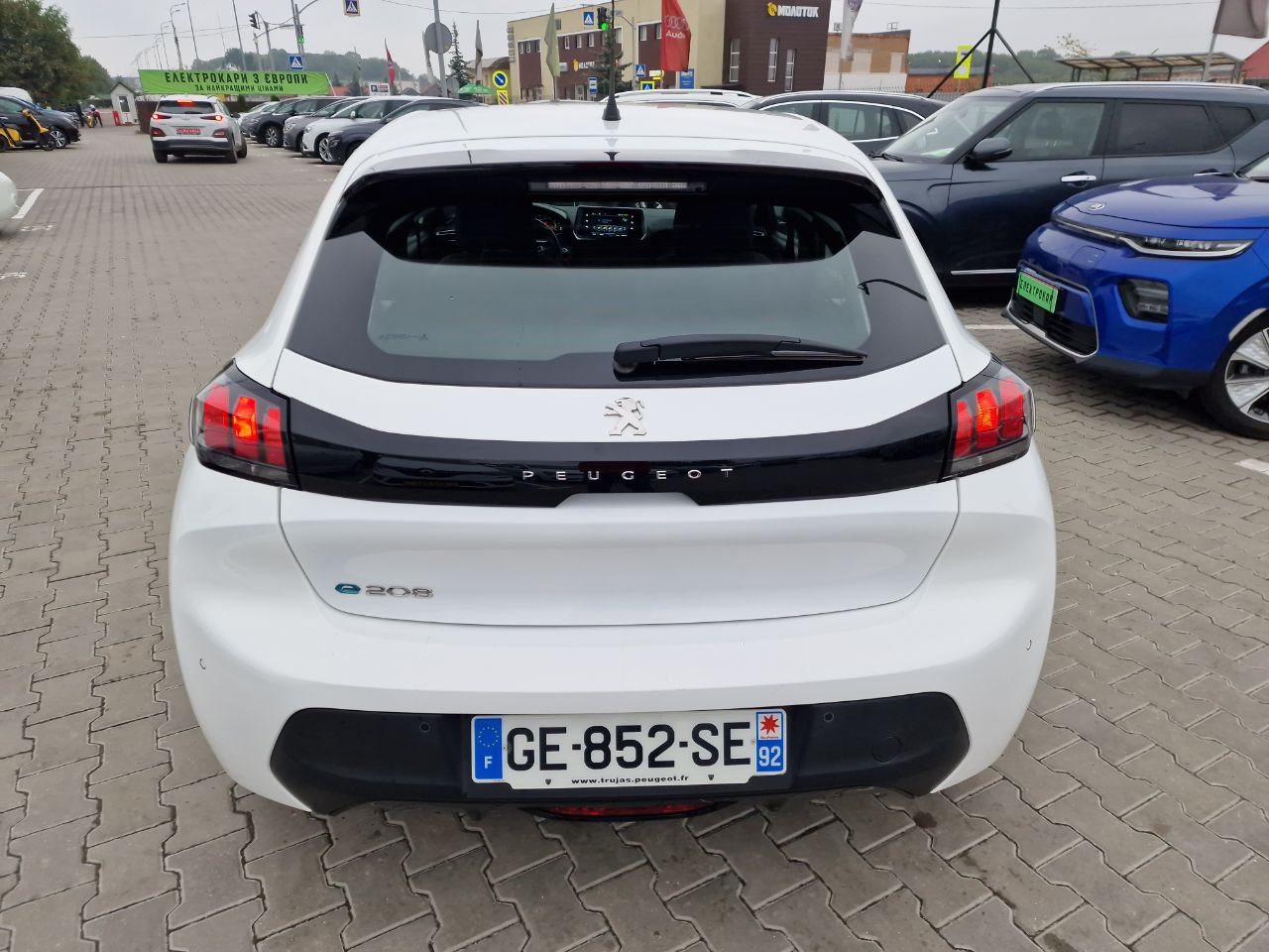 Peugeot 208