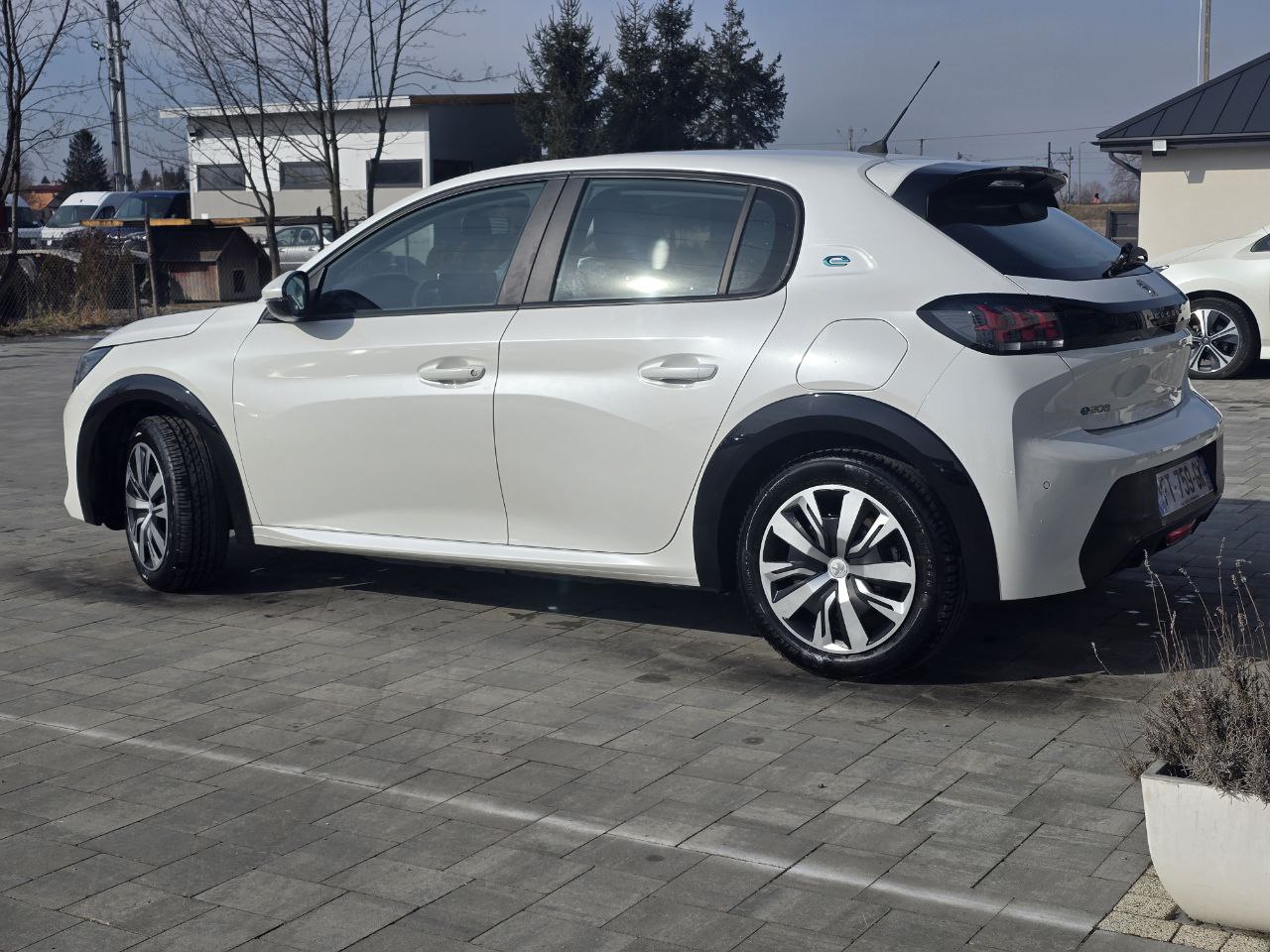 Peugeot E-208 BUSINESS