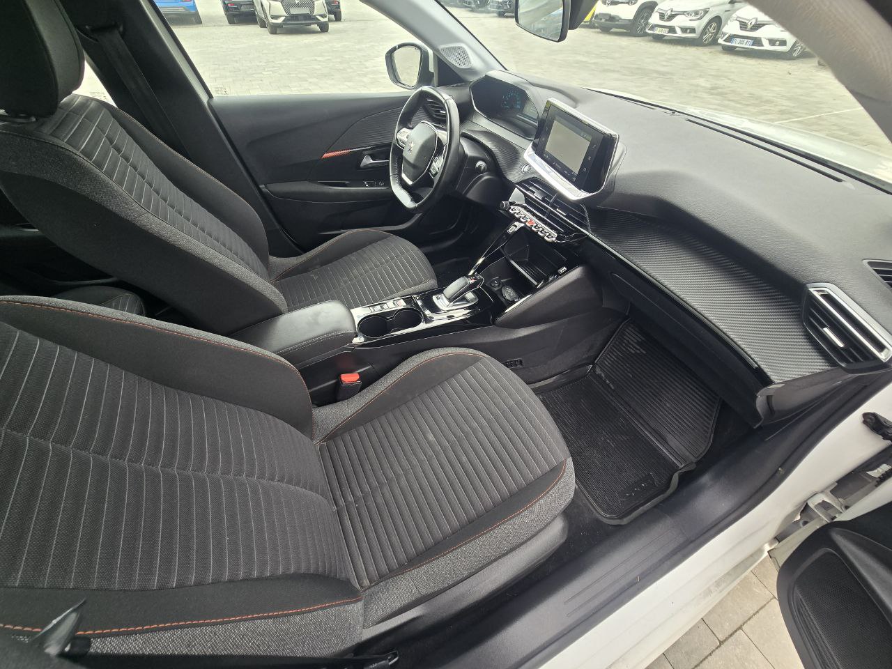 Peugeot E-208 Business