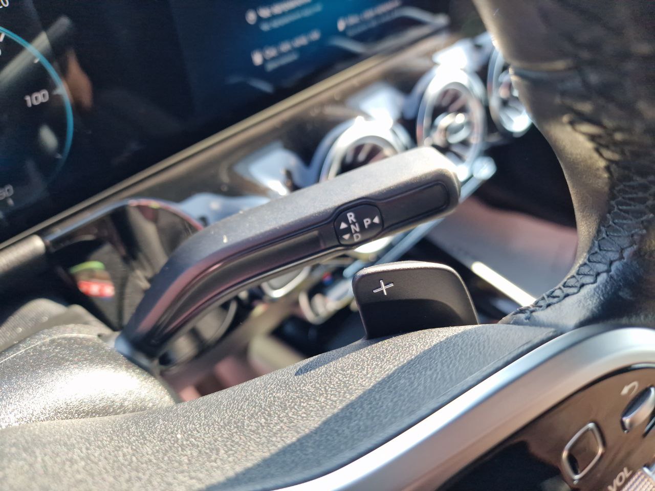 MERCEDES BENZ EQA