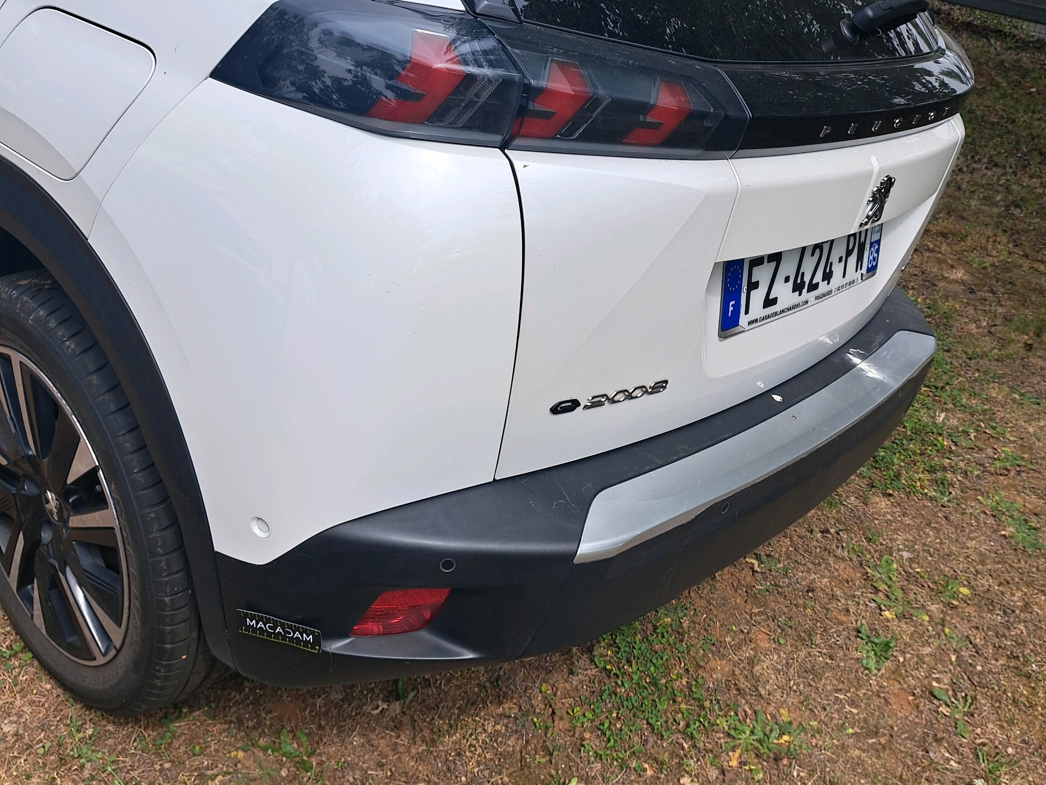 Peugeot E-2008