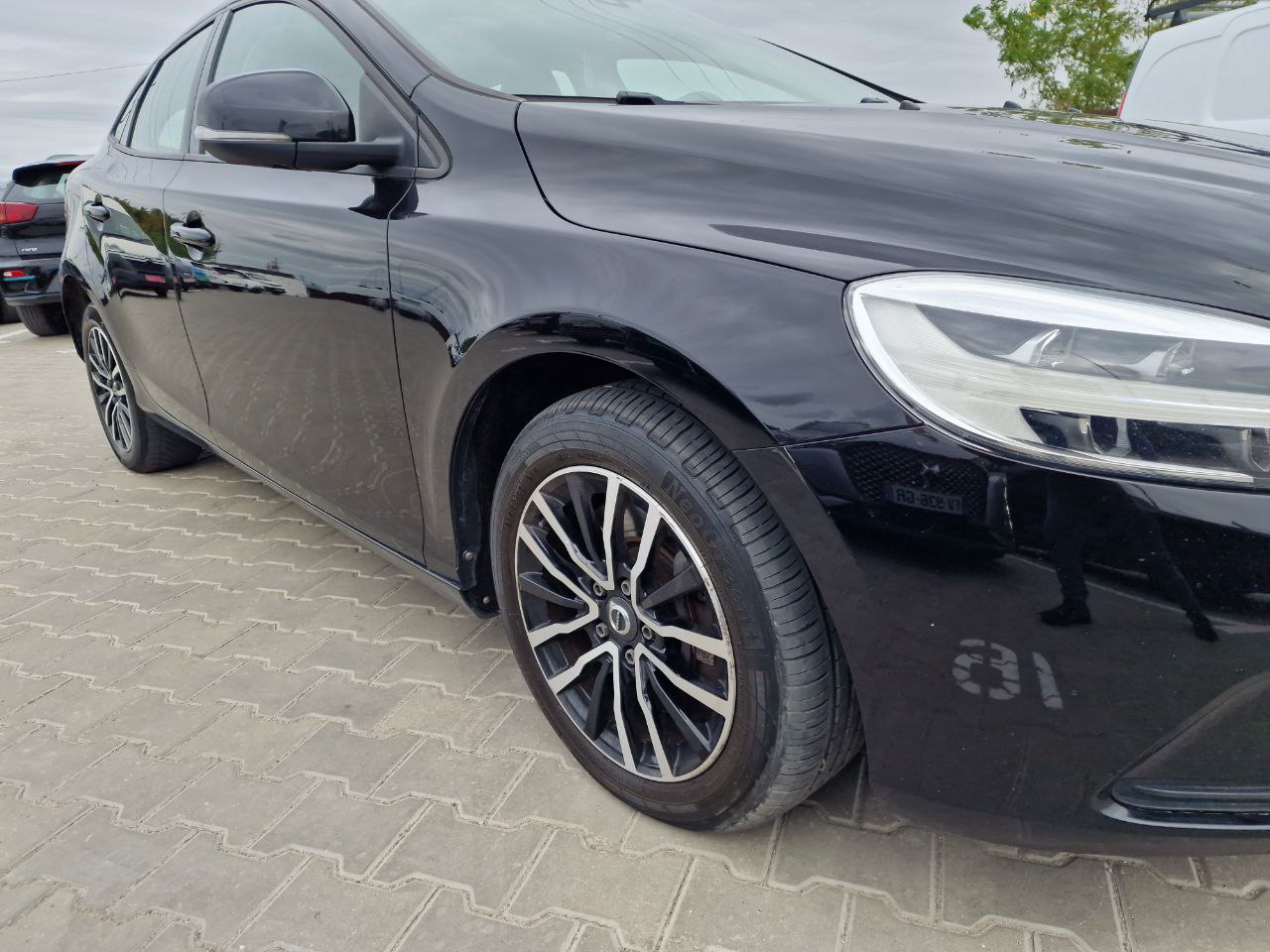VOLVO V40