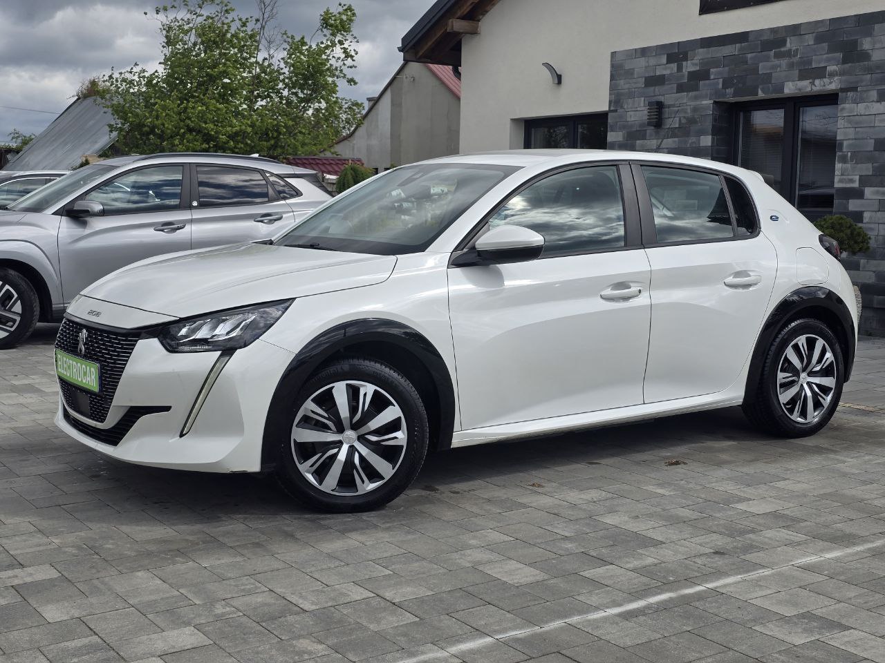 Peugeot E-208 Business