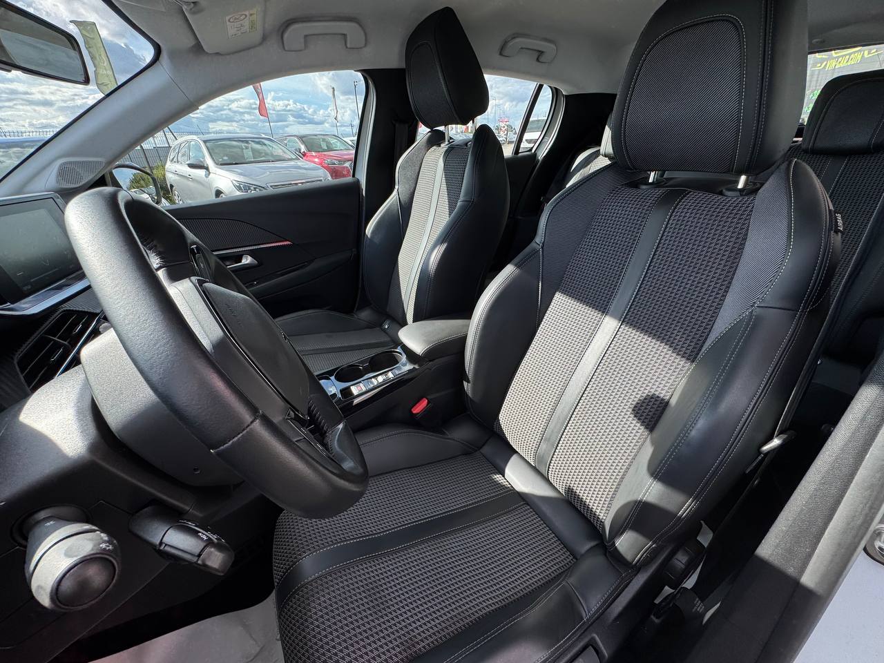 Peugeot E-208 Business