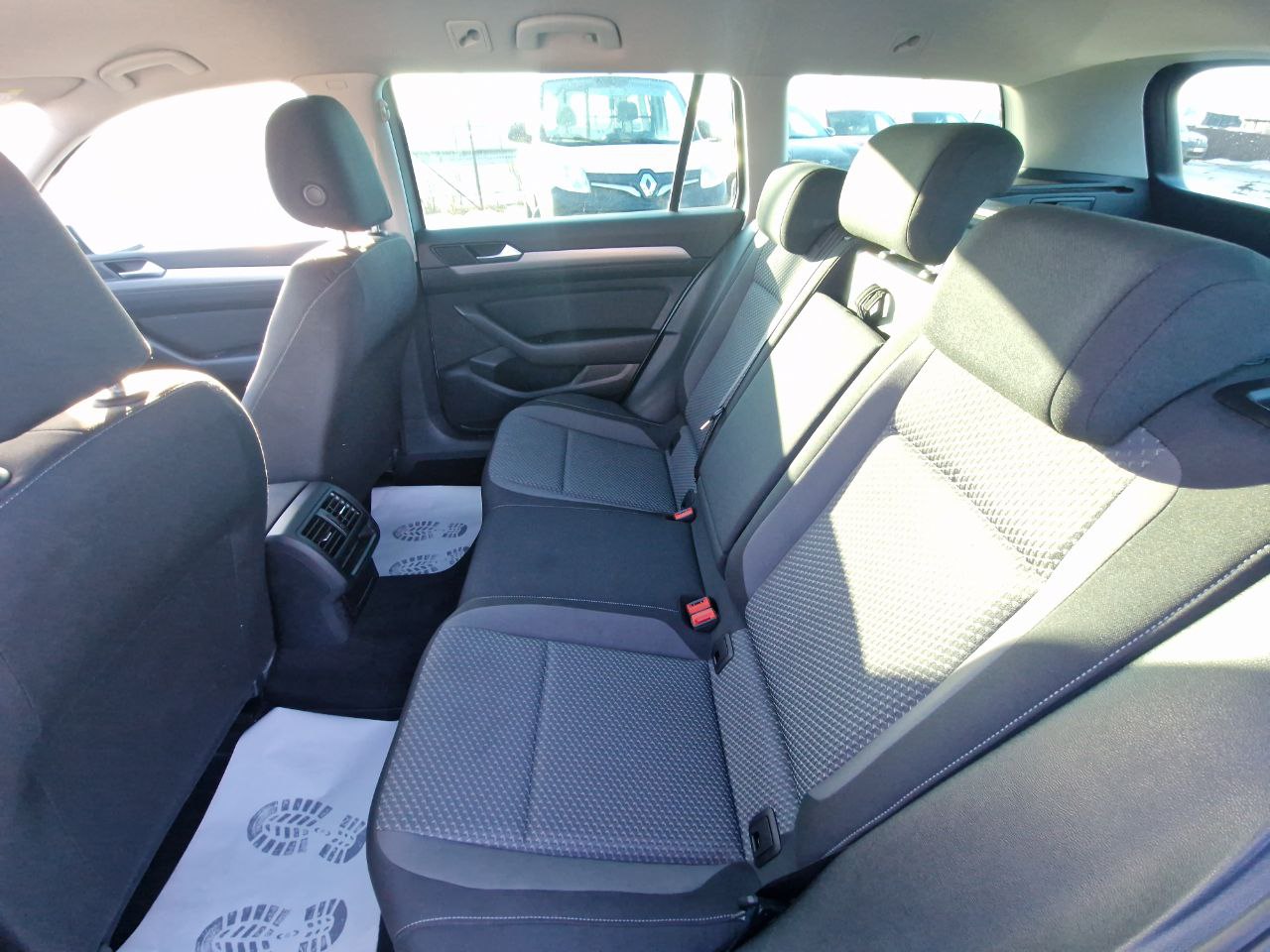 Volkswagen Passat Business+